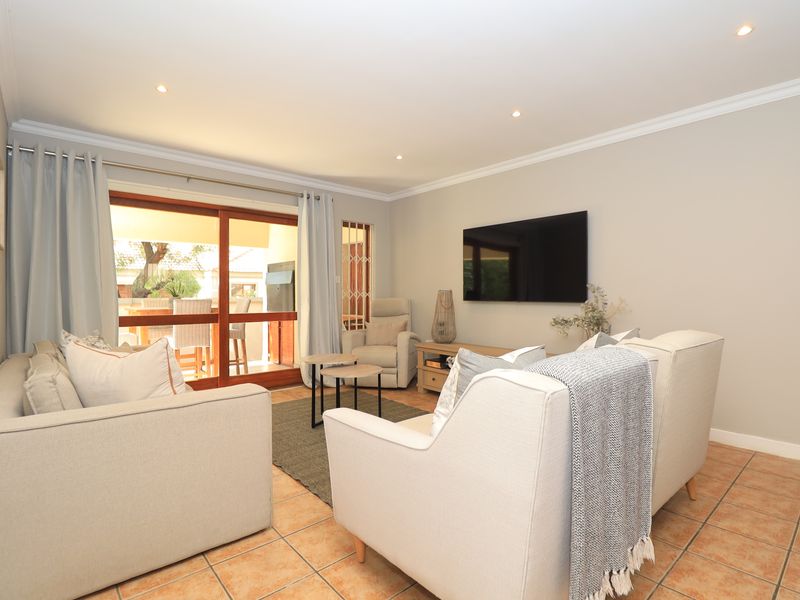 Beautiful Family Home in Prime Location - Photo 9