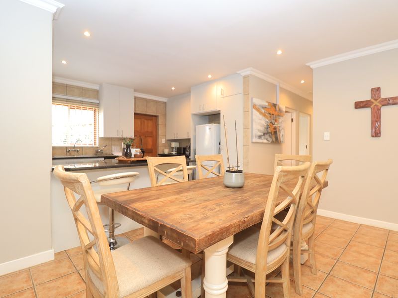 Beautiful Family Home in Prime Location - Photo 7