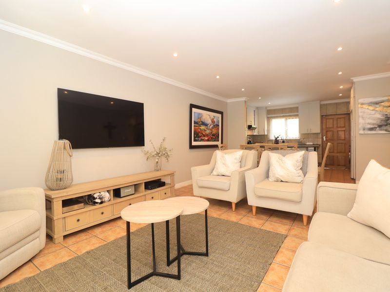 Beautiful Family Home in Prime Location - Photo 10