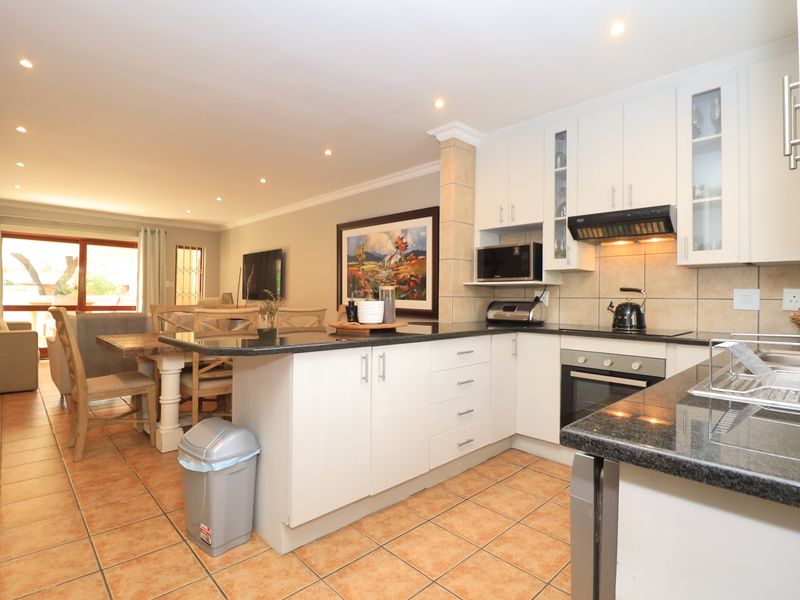 Beautiful Family Home in Prime Location - Photo 4