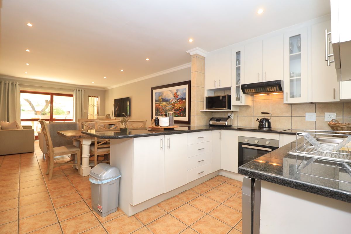 Beautiful Family Home in Prime Location - Photo 4