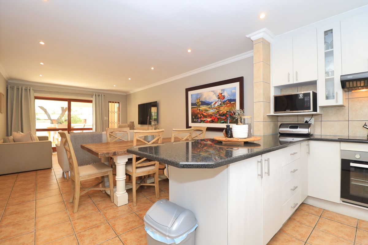 Beautiful Family Home in Prime Location - Photo 5