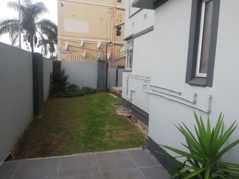 Spacious Room in a 2 Bedroom Flat in Southernwood - Photo 9