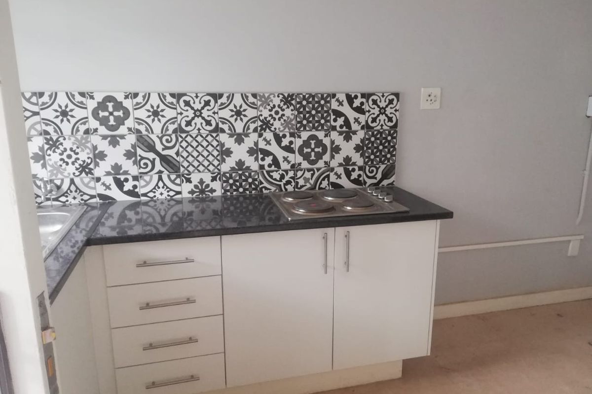 Spacious Room in a 2 Bedroom Flat in Southernwood - Photo 3
