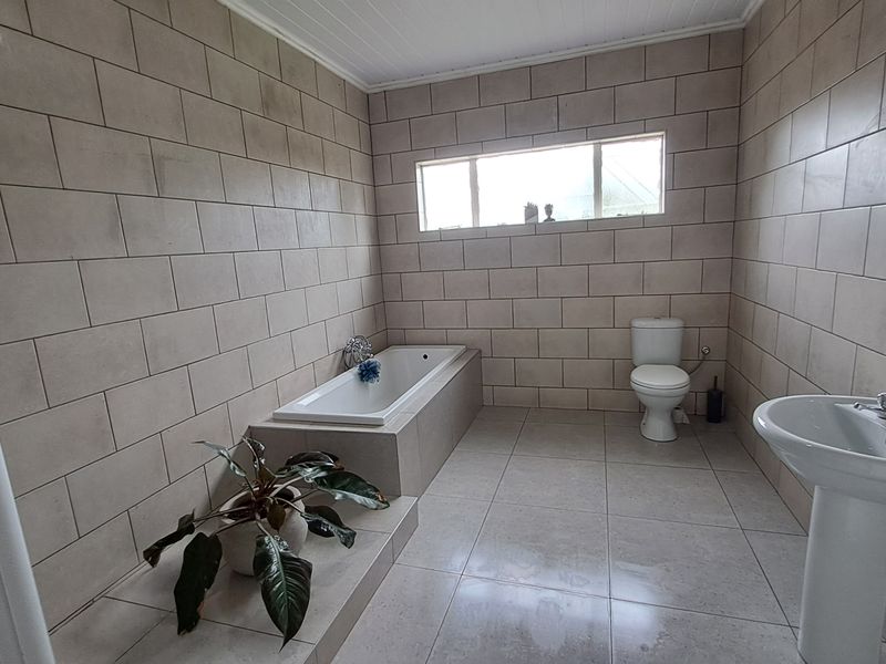 Light, Bright & Full of Life – Your Dream Home Awaits! - Photo 4