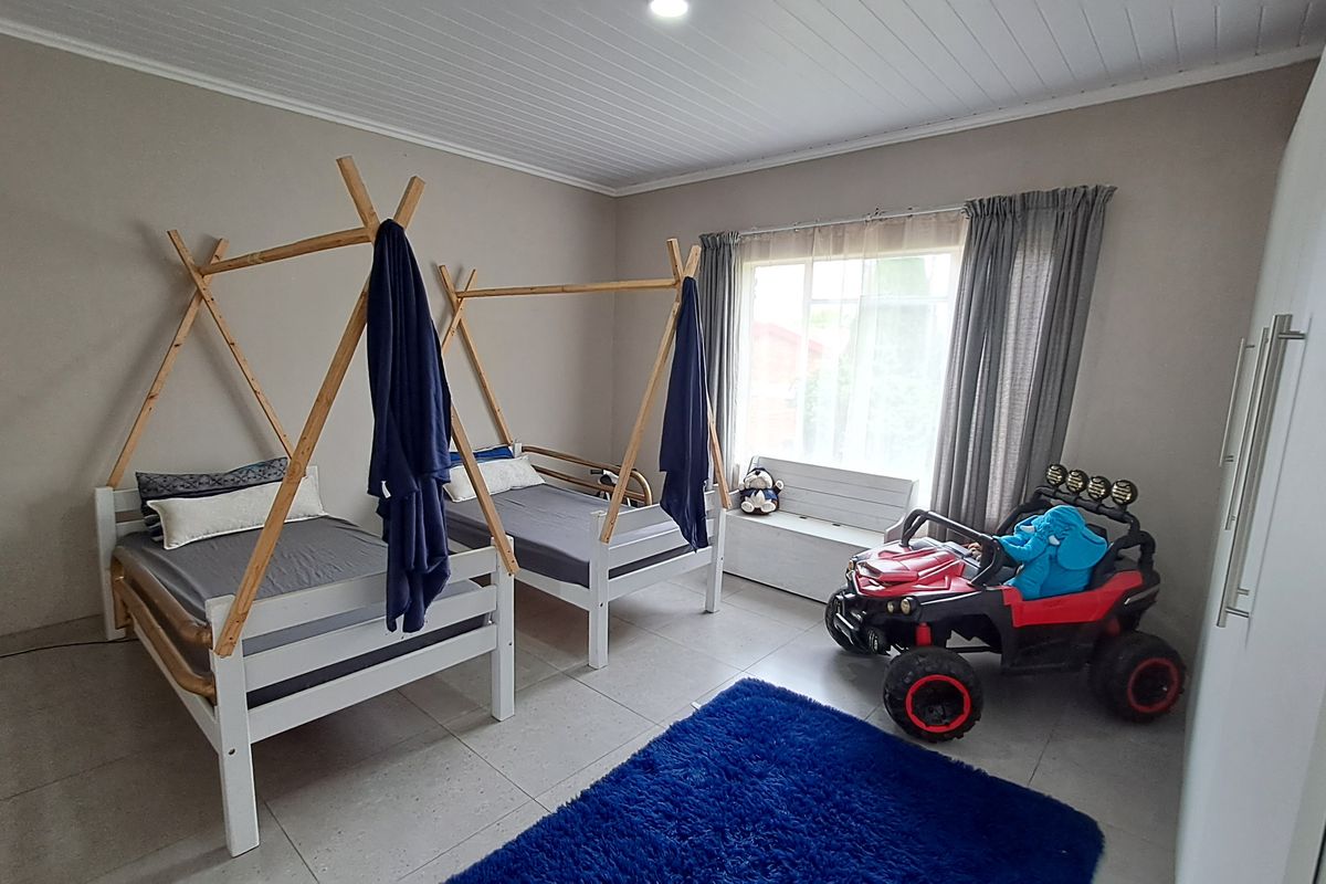 Light, Bright & Full of Life – Your Dream Home Awaits! - Photo 5