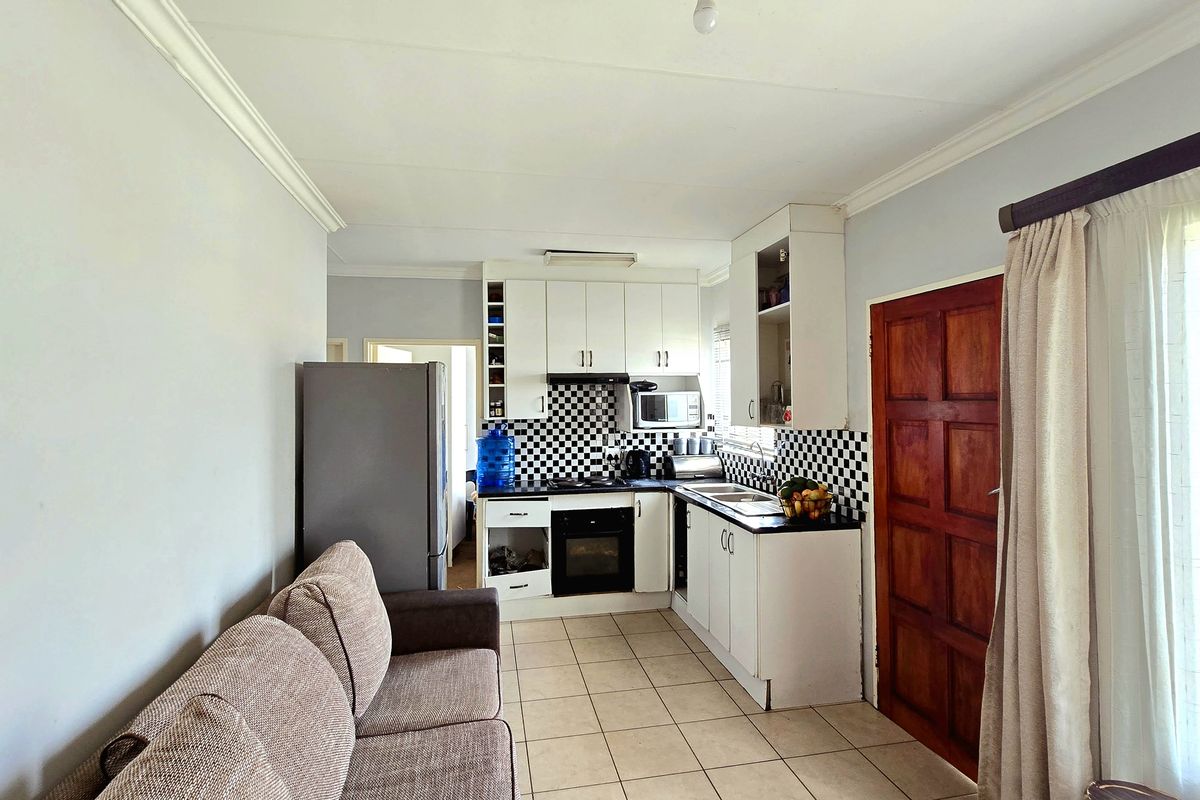 Modern 3-Bedroom Family Home for Sale in South View - Photo 3