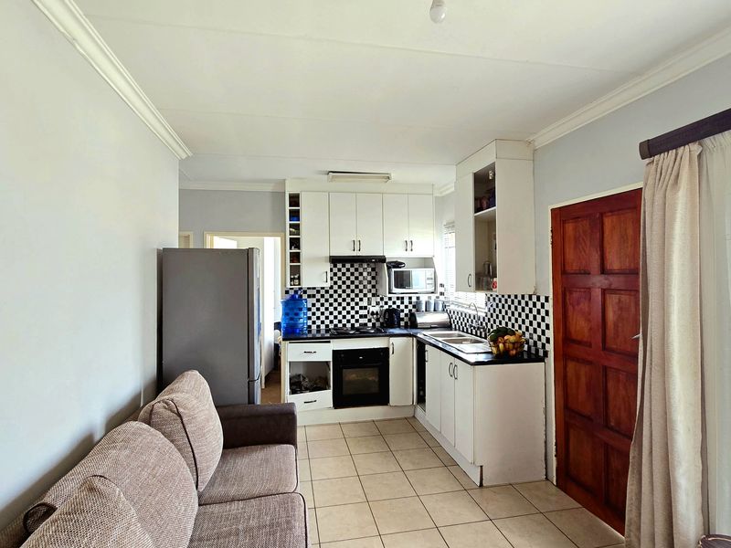 Modern 3-Bedroom Family Home for Sale in South View - Photo 3