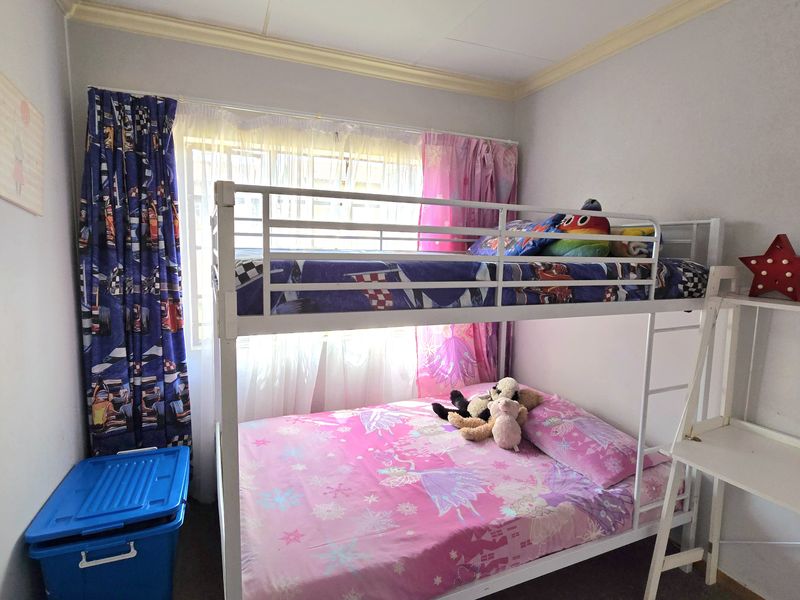 Modern 3-Bedroom Family Home for Sale in South View - Photo 8