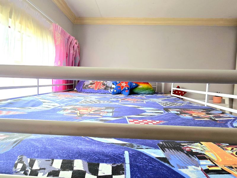 Modern 3-Bedroom Family Home for Sale in South View - Photo 7