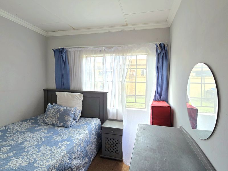 Modern 3-Bedroom Family Home for Sale in South View - Photo 9