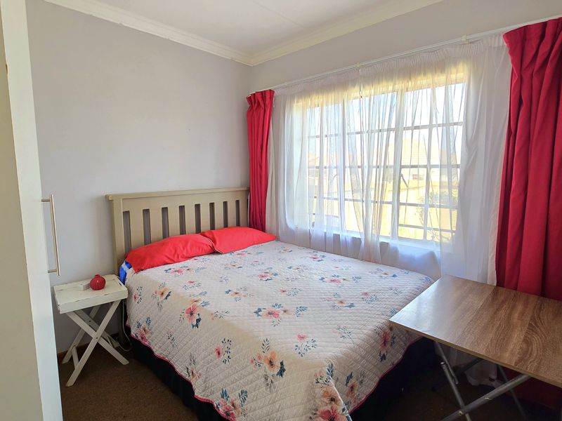 Modern 3-Bedroom Family Home for Sale in South View - Photo 5