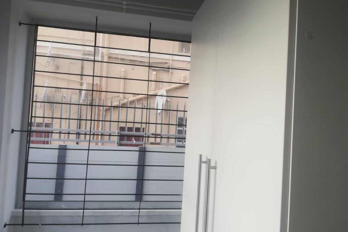 Room to rent in a 2 bedroom flat (shared kitchen and bathroom) - Southernwood - Photo 4
