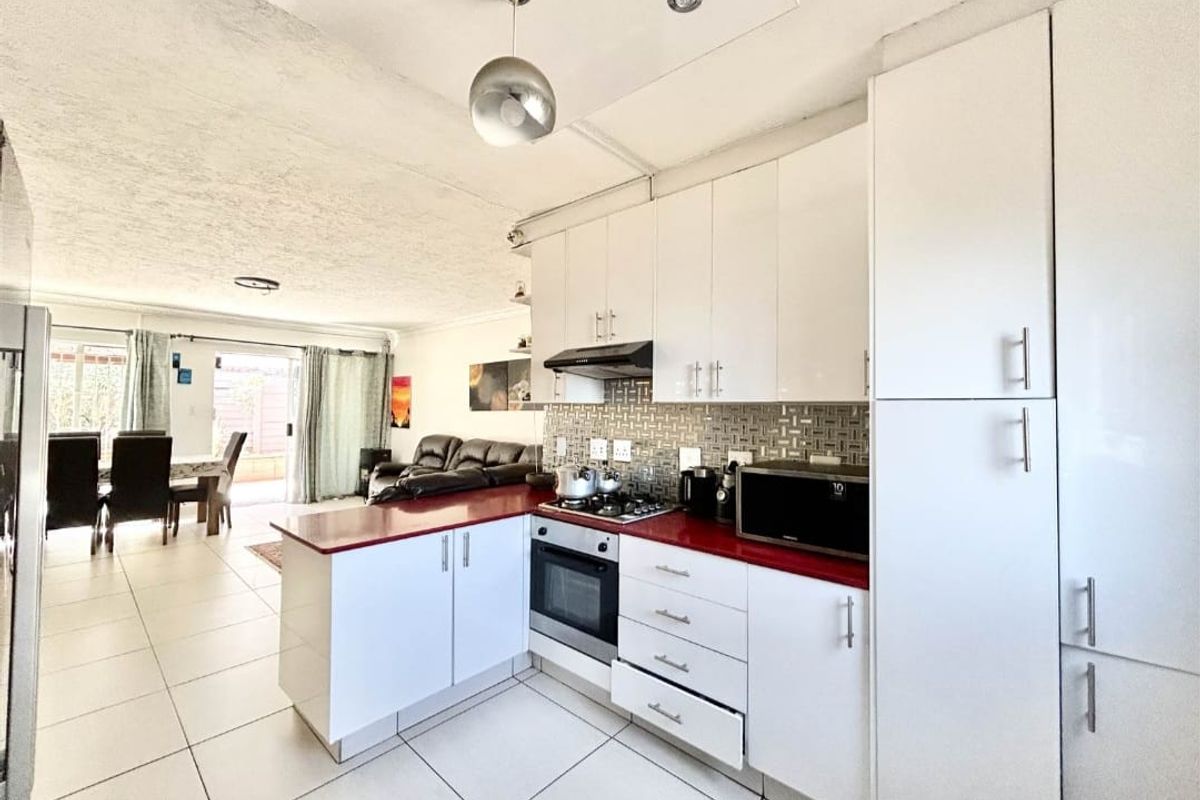Private, Easy-Care Lifestyle For R1 299 999 - Photo 2