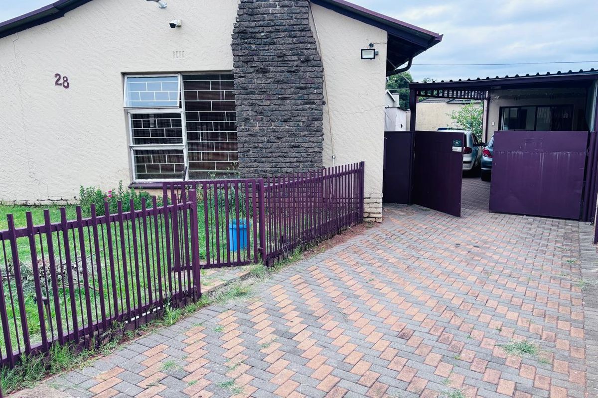 4 Bedroom House for Sale In Krugersdorp West - Photo 2