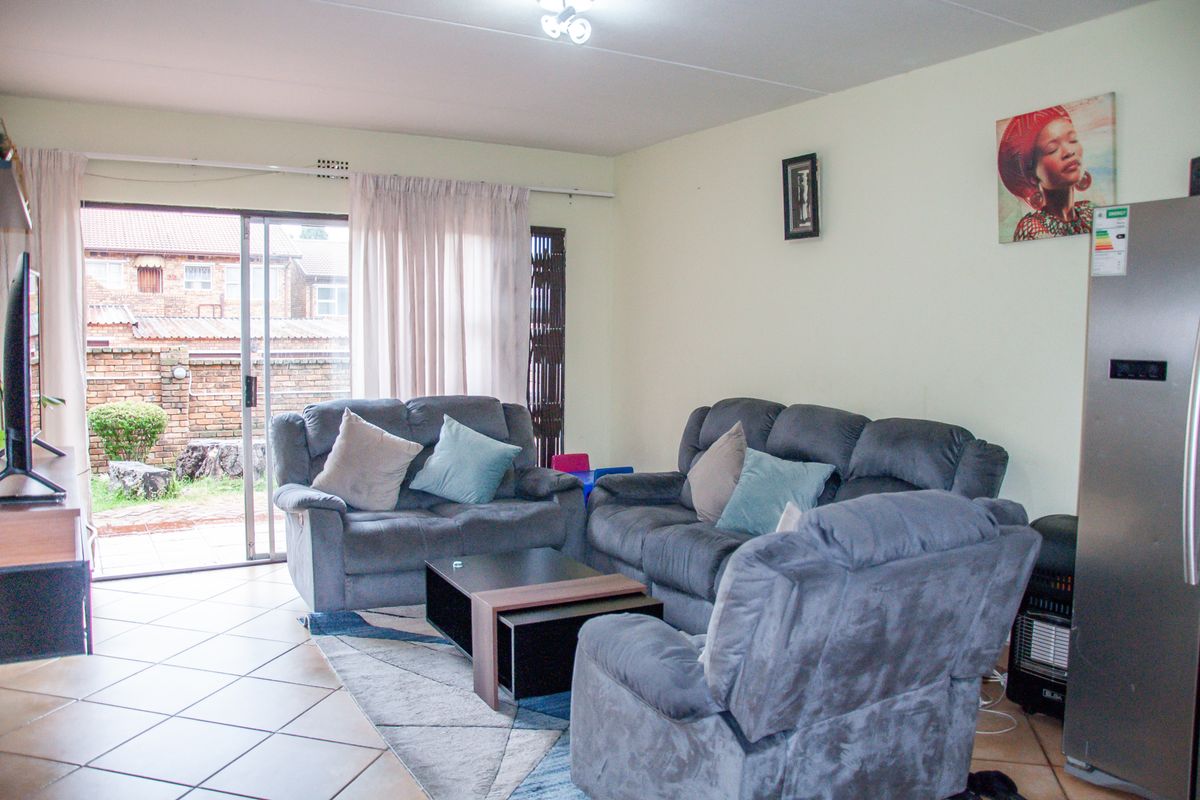 Private, Easy-Care Lifestyle. - Photo 5