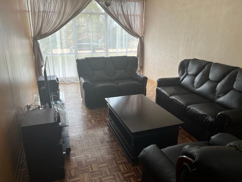 Spacious two bedroom unit in a tranquil complex - Photo 9
