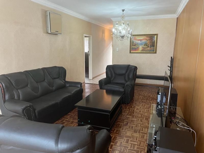 Spacious two bedroom unit in a tranquil complex - Photo 8