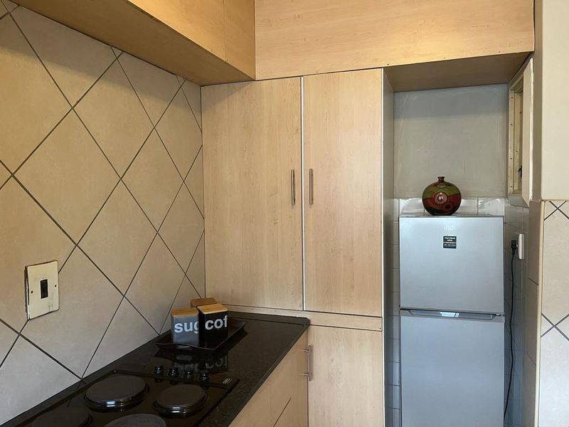 Spacious two bedroom unit in a tranquil complex - Photo 4