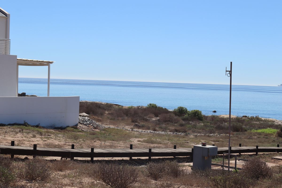 The entire breathtaking view is spread out before you... - Photo 2