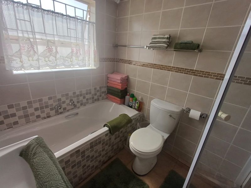 Perfect lock-up and go 2 bedroom unit - Photo 5