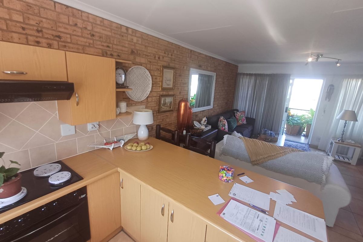 Perfect lock-up and go 2 bedroom unit - Photo 4