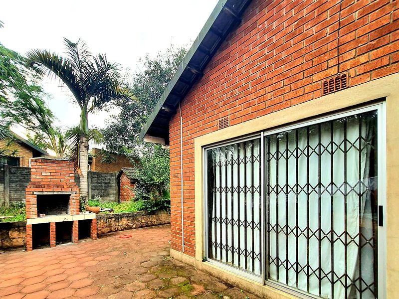 Charming Family Home - Photo 6