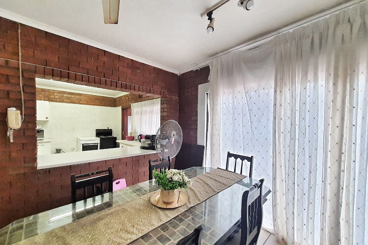 Charming Family Home - Photo 5