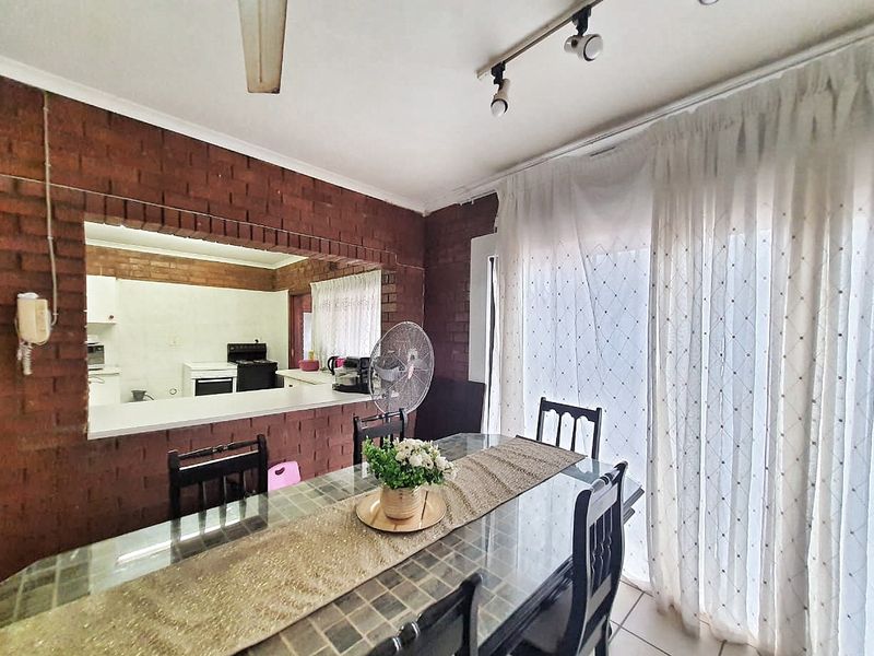 Charming Family Home - Photo 5