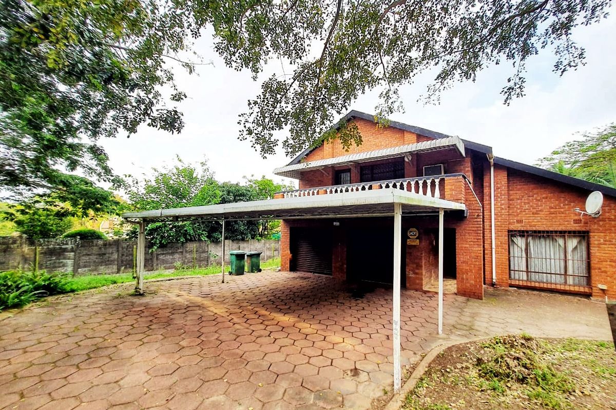 Charming Family Home - Photo 2