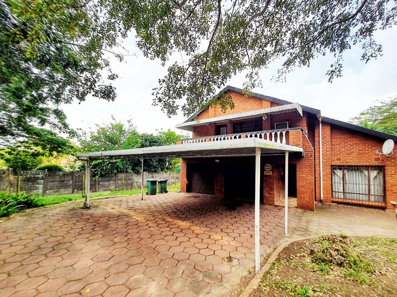 Charming Family Home - Photo 2