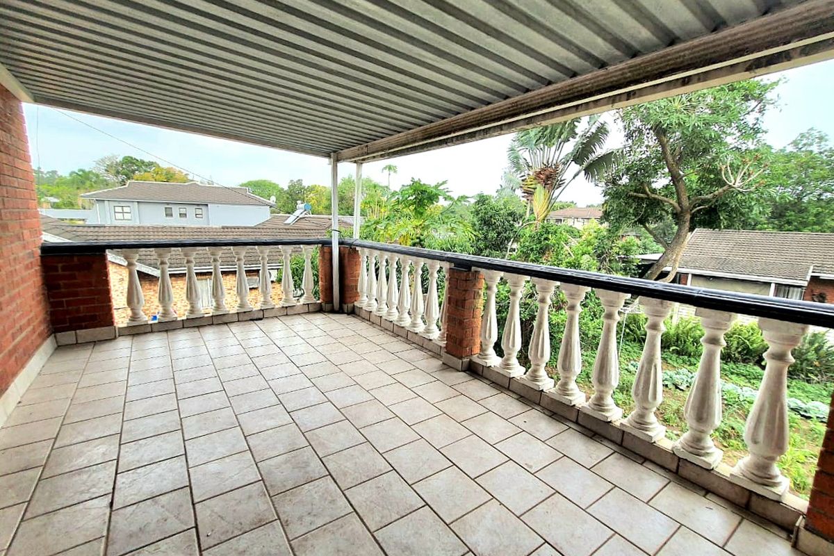 Charming Family Home - Photo 3