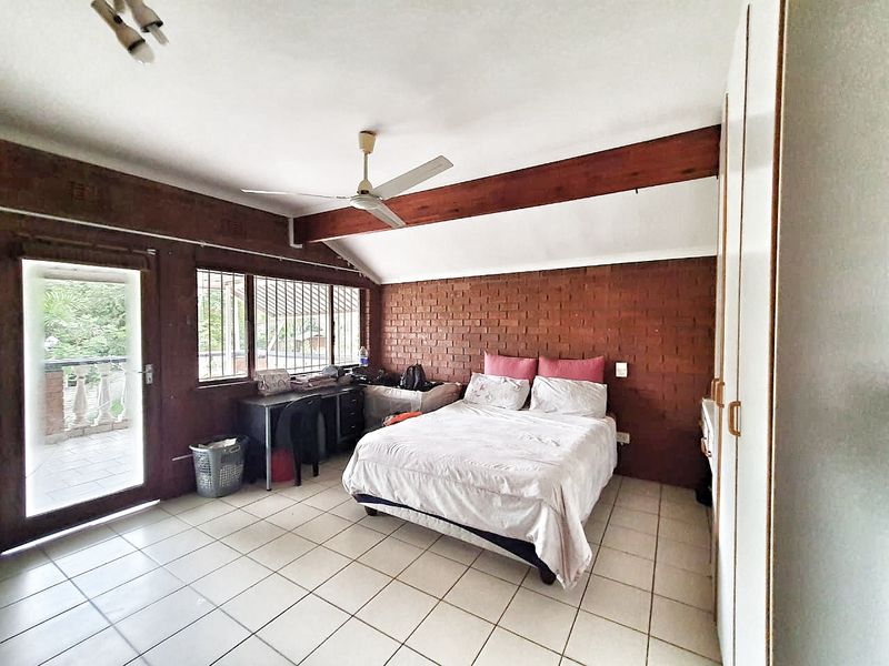 Charming Family Home - Photo 10