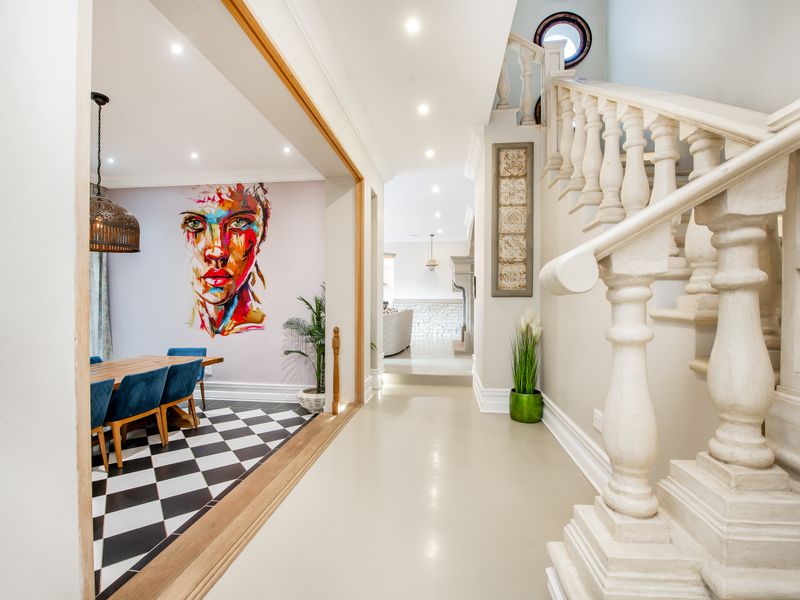 Welcome to this stunning French Country-style double story home, epitomizing luxury and elegance. - Photo 9