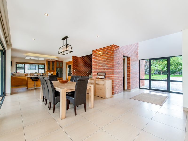 Welcome to this stunning and expansive residence, where luxury meets comfort in every corner. - Photo 8