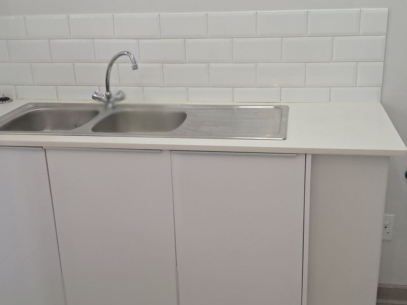 PRISTINE AND SPACIOUS TOWNHOUSE IN KENMARE R13 000 PM - Photo 9