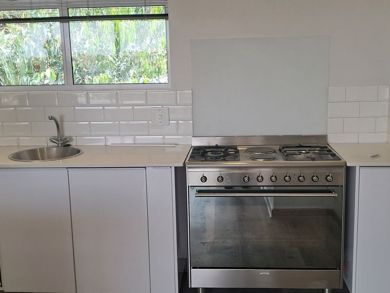 PRISTINE AND SPACIOUS TOWNHOUSE IN KENMARE R13 000 PM - Photo 6