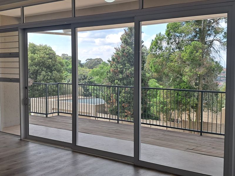 PRISTINE AND SPACIOUS TOWNHOUSE IN KENMARE R13 000 PM - Photo 2