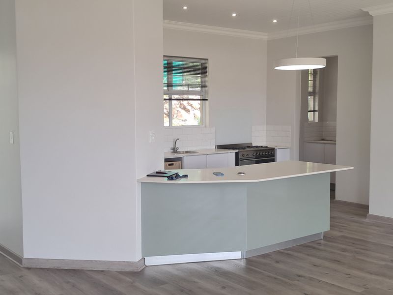 PRISTINE AND SPACIOUS TOWNHOUSE IN KENMARE R13 000 PM - Photo 5