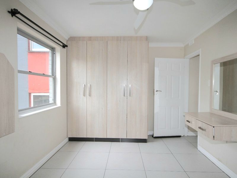 Magnificent 3-bedroom apartment for sale in Amanzimtoti, offering coastal views and modern living! - Photo 10