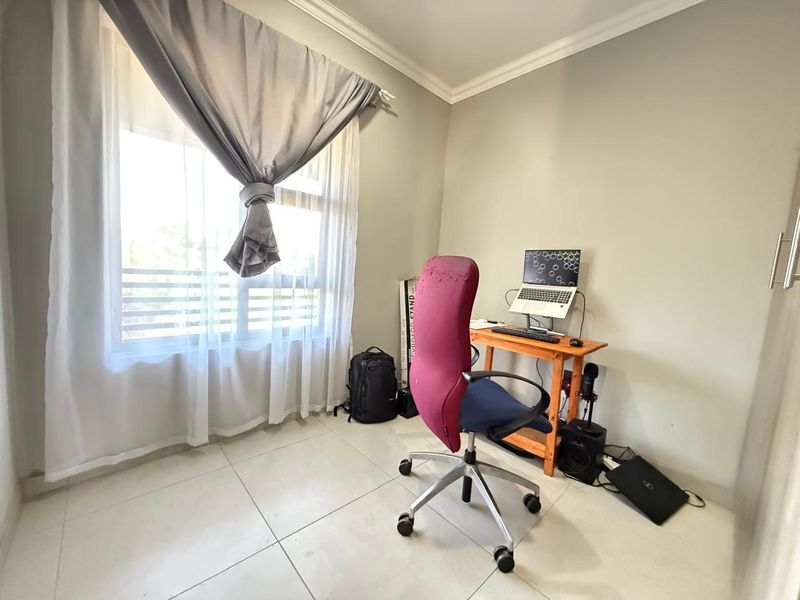 Smart Property Move: 2-Bedroom apartment in Randfontein - Photo 8