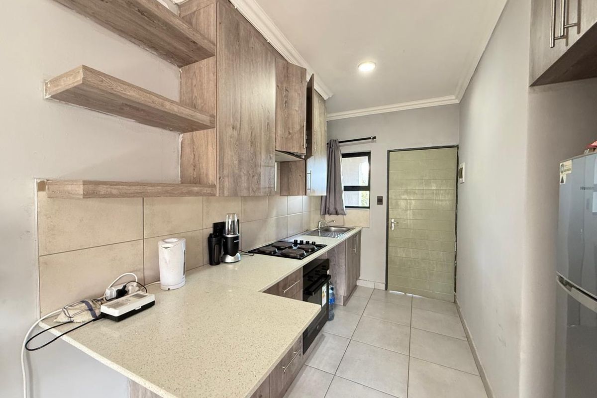 Smart Property Move: 2-Bedroom apartment in Randfontein - Photo 3