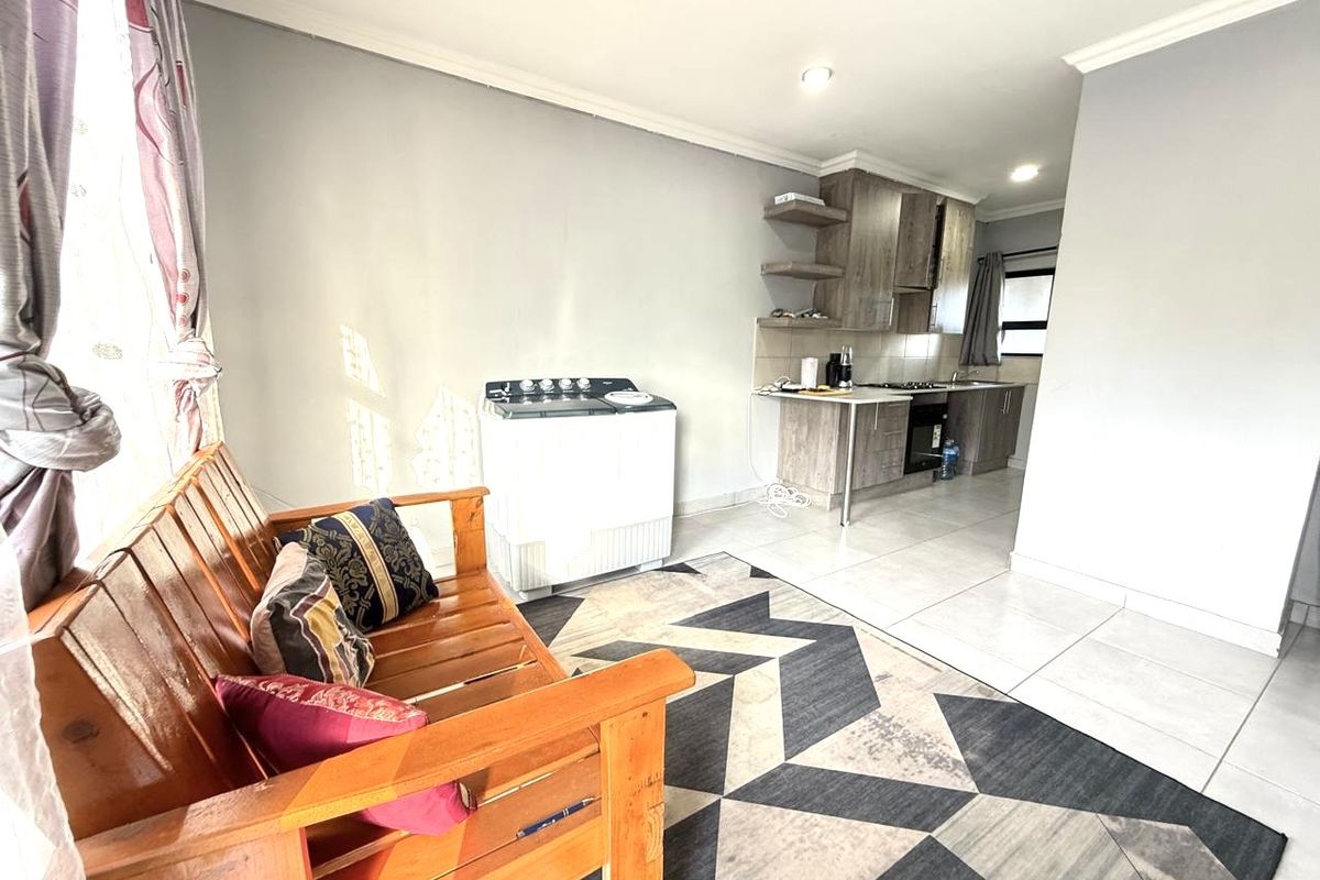 Smart Property Move: 2-Bedroom apartment in Randfontein - Photo 4