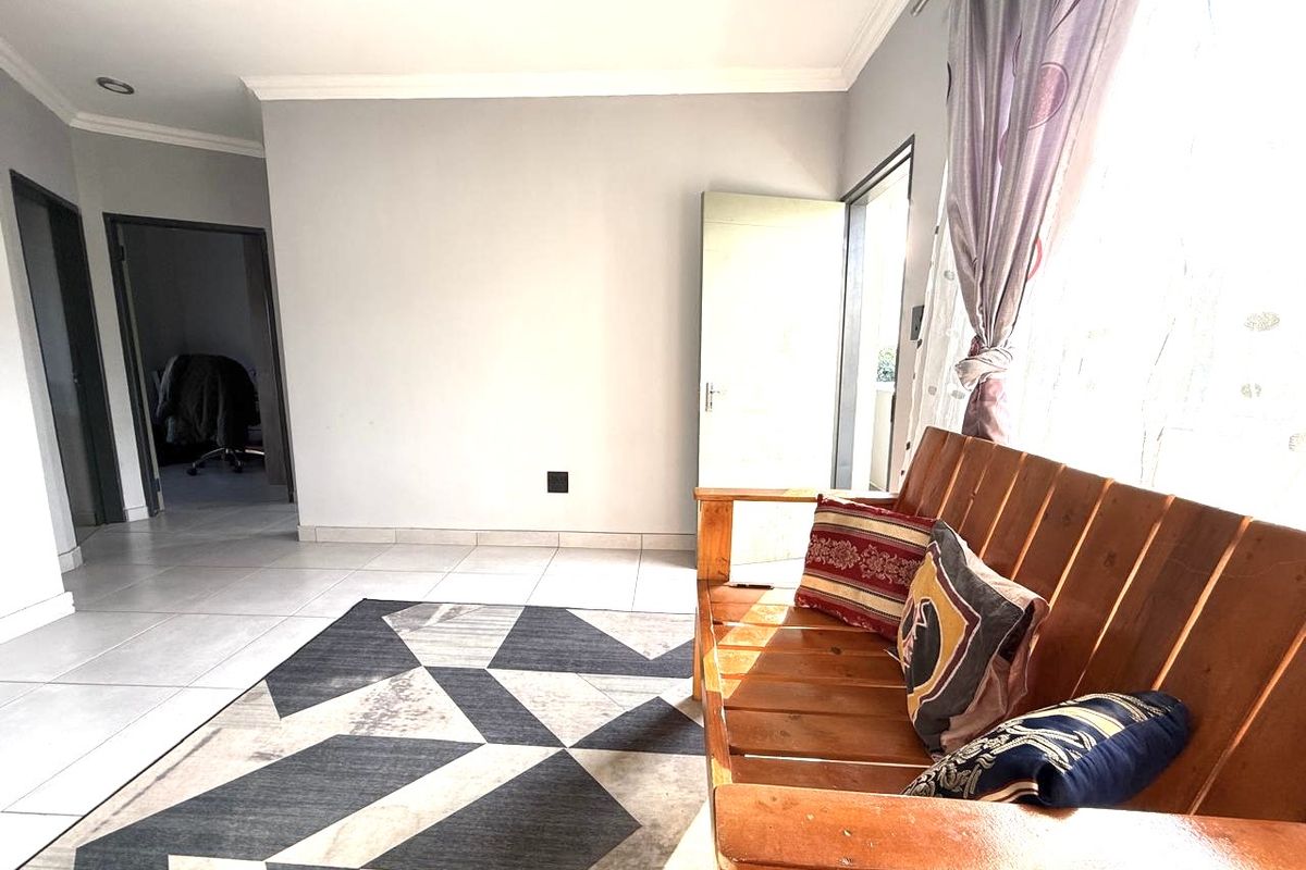 Smart Property Move: 2-Bedroom apartment in Randfontein - Photo 5