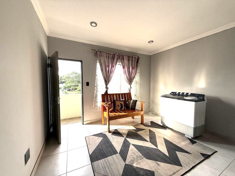 Smart Property Move: 2-Bedroom apartment in Randfontein - Photo 6