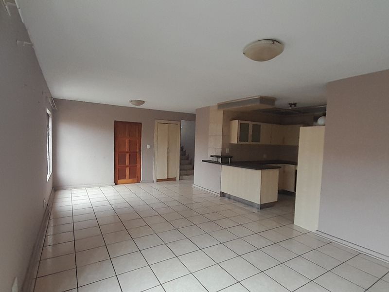 3 Bedroom Duplex Townhouse for Rent R8500 pm in Heidelberg Gauteng - Photo 2