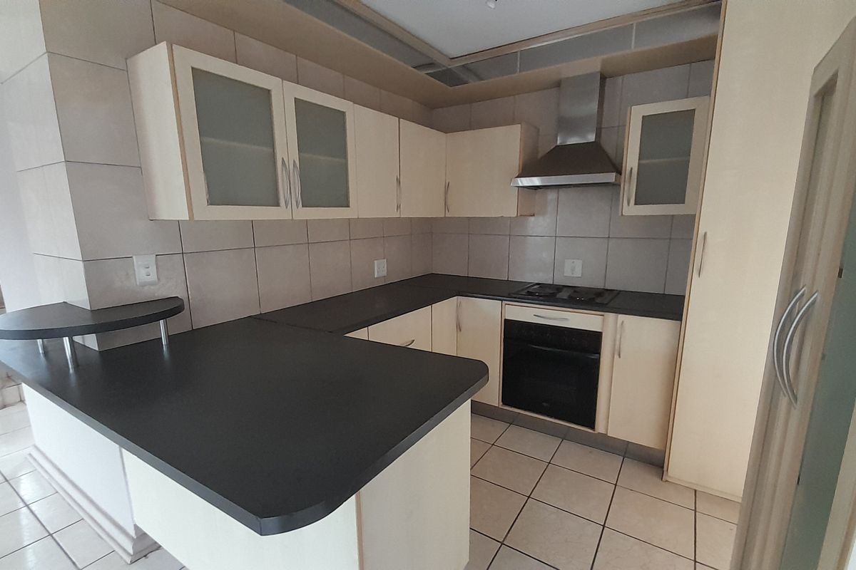 3 Bedroom Duplex Townhouse for Rent R8500 pm in Heidelberg Gauteng - Photo 4