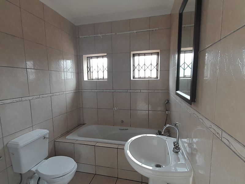 3 Bedroom Duplex Townhouse for Rent R8500 pm in Heidelberg Gauteng - Photo 8