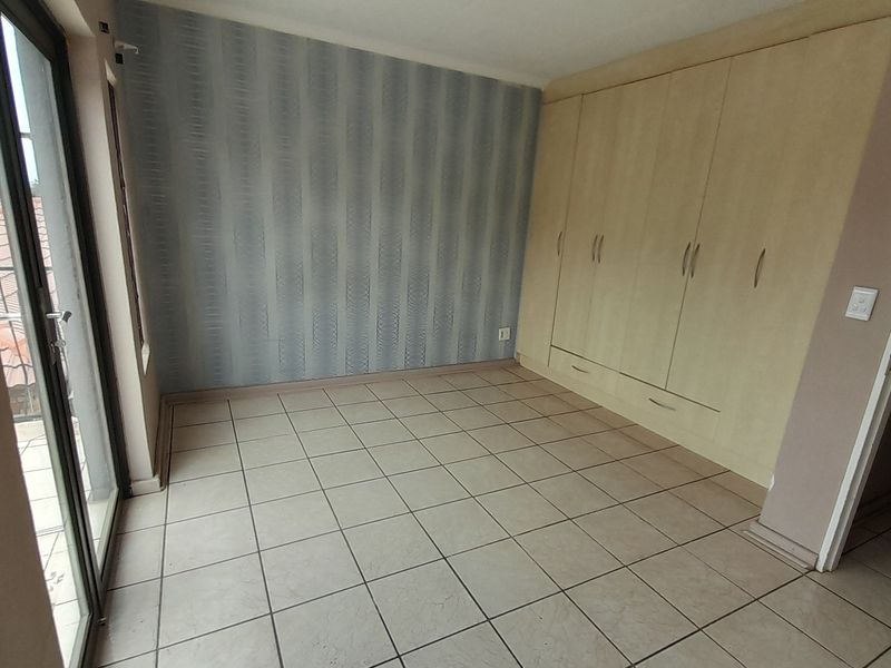 3 Bedroom Duplex Townhouse for Rent R8500 pm in Heidelberg Gauteng - Photo 6