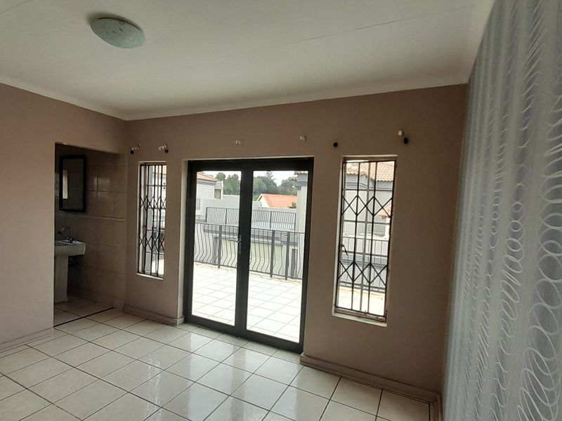 3 Bedroom Duplex Townhouse for Rent R8500 pm in Heidelberg Gauteng - Photo 7